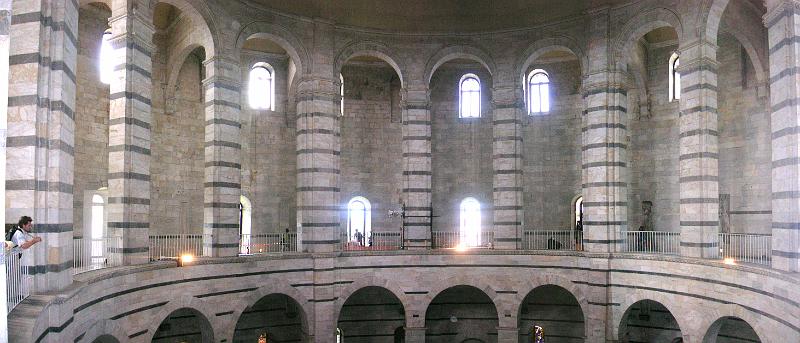 DSCN1764 combined.JPG - a view across to the opposite side of the balcony in the Baptisty